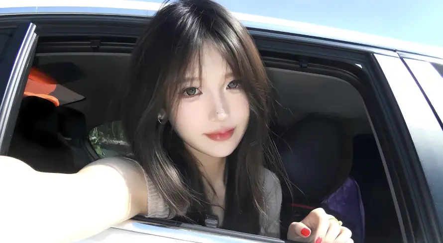 2k妆容壁纸-红指甲 - 户外-长发美女热门的壁纸「哲风壁纸」