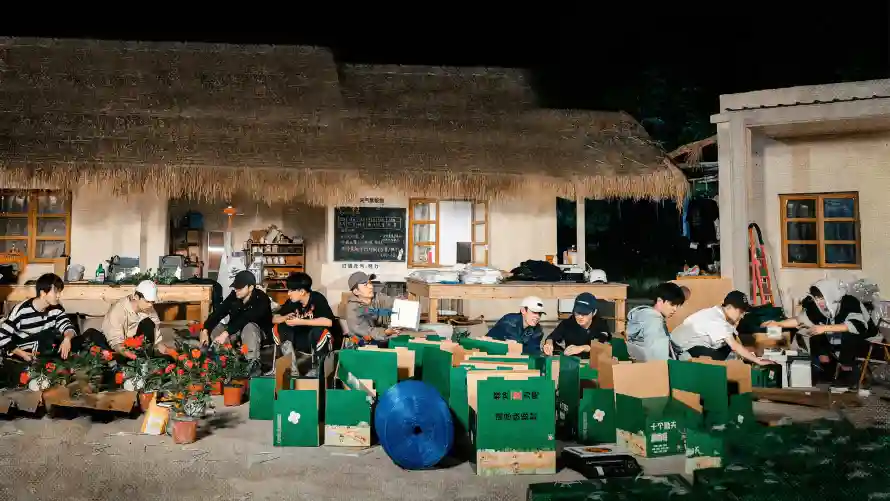 4k乡村壁纸-茅草屋壁纸和仓库-十个勤天免费下载「哲风壁纸」