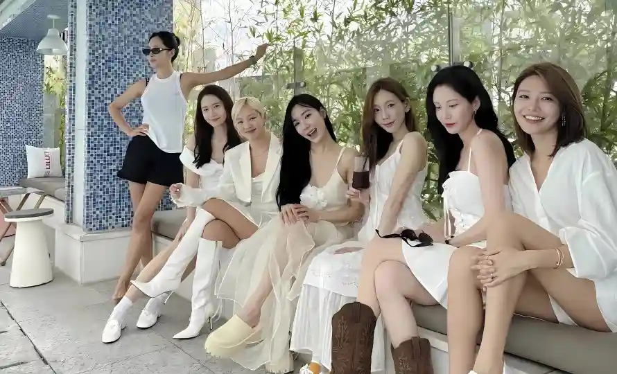 4k短裙壁纸 - 闺蜜照 - 高跟鞋 - 休闲风格「哲风壁纸」