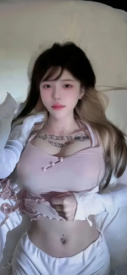 4k卧床壁纸 - 室内 - 美女 - 长发「哲风壁纸」