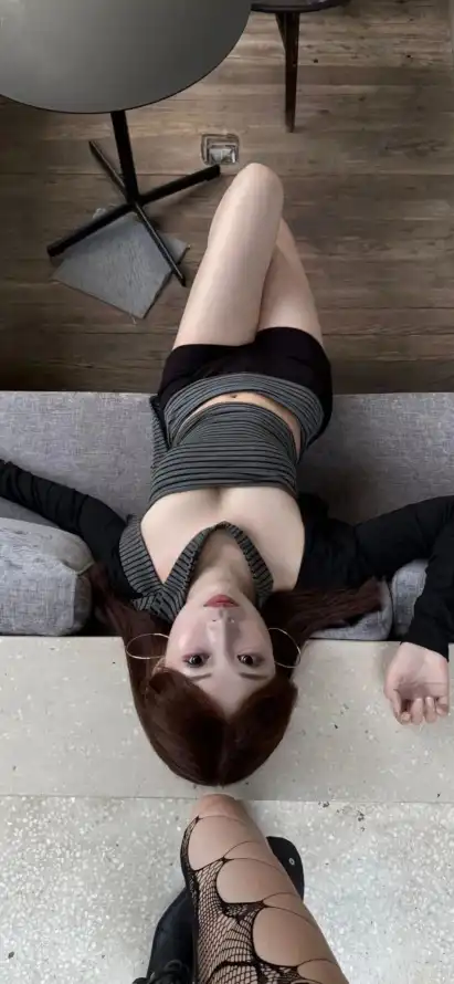 4k地板壁纸 - 美女 - Ios - 室内背景「哲风壁纸」