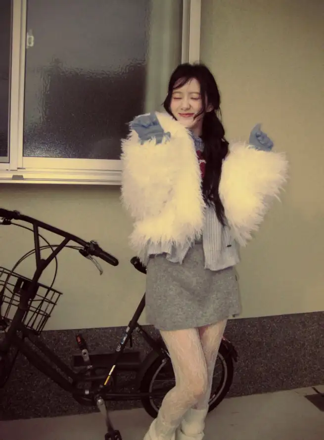 4k甜美壁纸 - 包上恩 - 自行车 - 麻花辫「哲风壁纸」