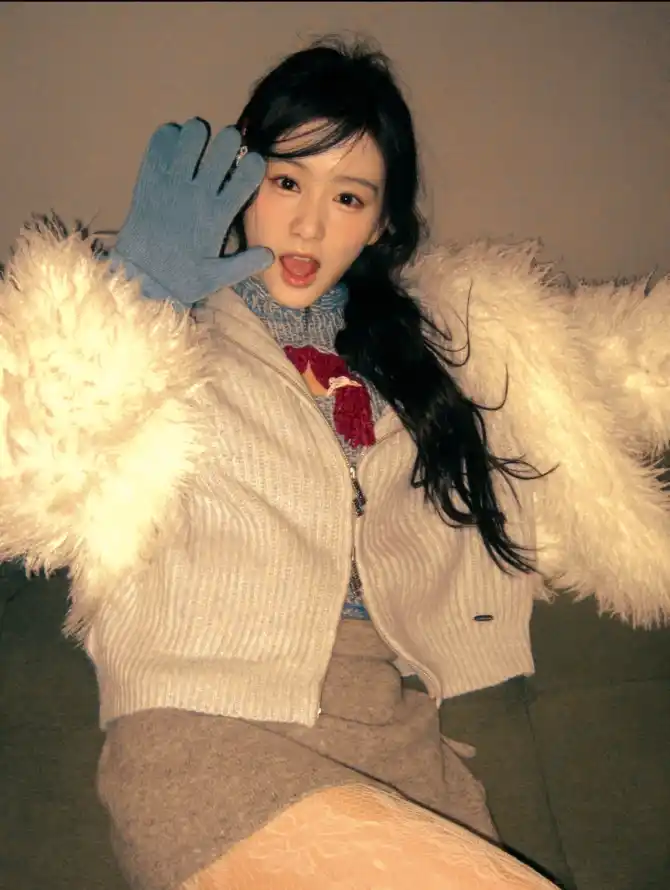 4k长发壁纸 - 包上恩 - 暖色调 - 室内背景「哲风壁纸」