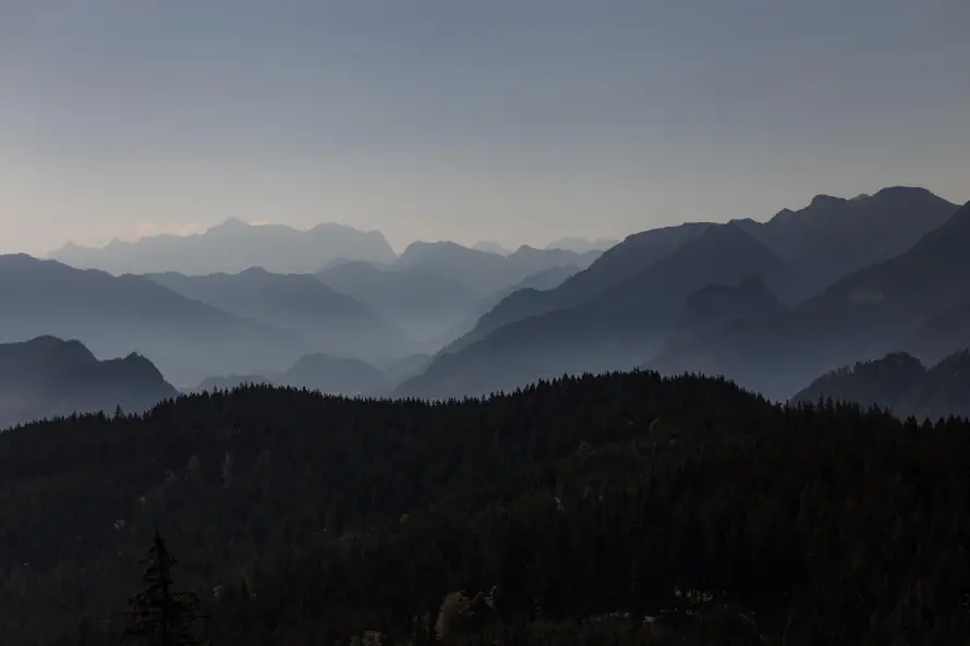 4k夜晚壁纸 - 夜景 - 夜色 - 山峦「哲风壁纸」