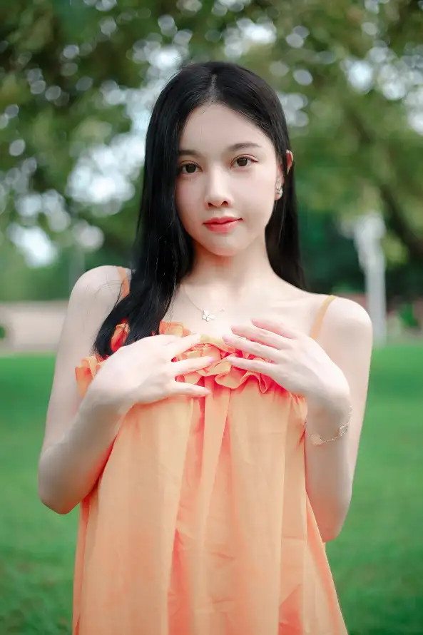 4k夏天壁纸 - 女生 - 户外 - 树木「哲风壁纸」