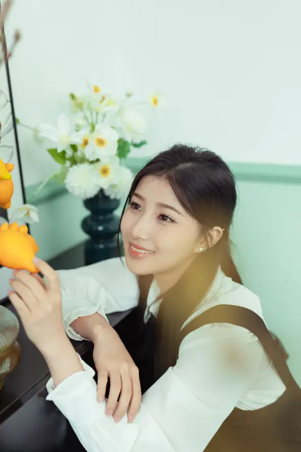 4k女性壁纸 - 室内 - 居家 - 微笑「哲风壁纸」