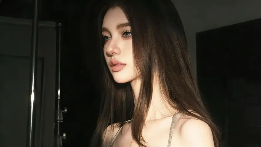 4k优雅壁纸 - 冷艳 - 吊带 - 时尚「哲风壁纸」