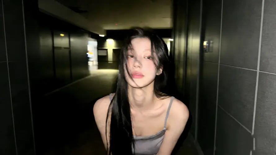 4k人像壁纸 - 优雅 - 凌乱 - 吊带「哲风壁纸」