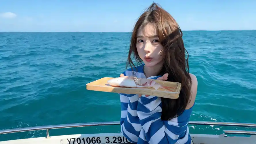 3k夏日壁纸-蓝白条纹壁纸和蓝天-热门的壁纸「哲风壁纸」