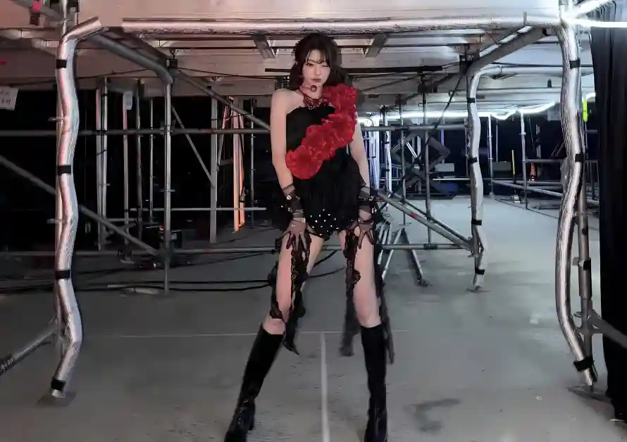 4k性感壁纸 - 潮流 - 灯光 - 美女「哲风壁纸」