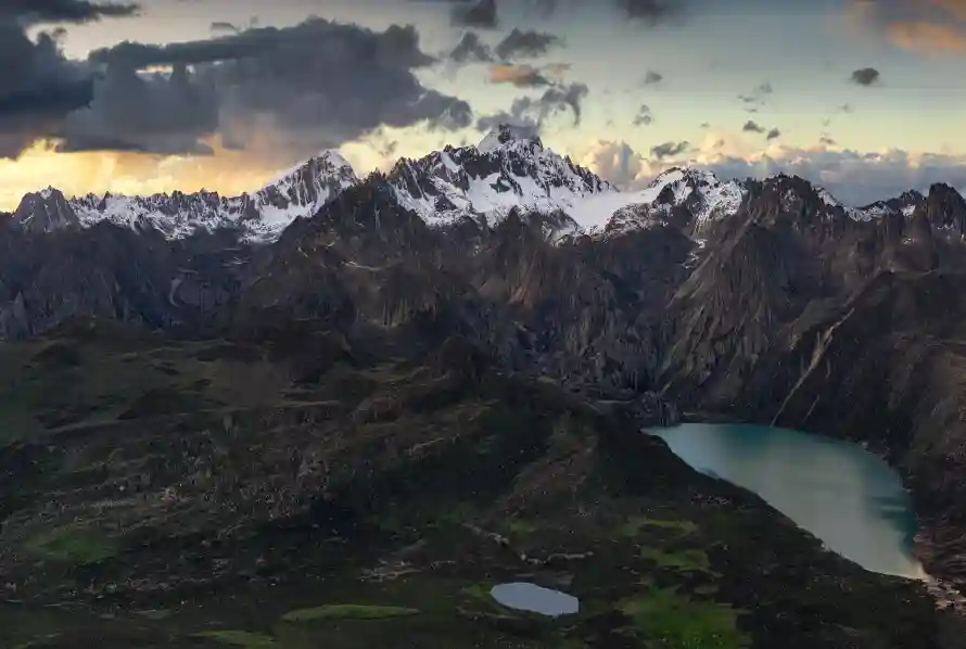 4k云朵壁纸 - 地貌 - 山峦 - 山峰「哲风壁纸」