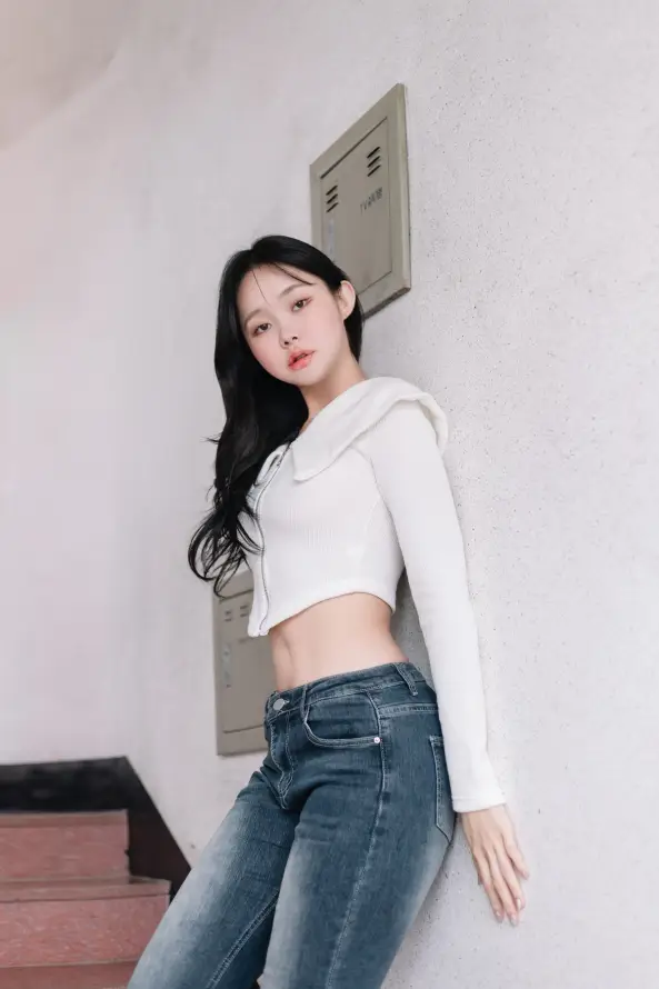 4k女性壁纸 - 室内 - 长发 - 青春「哲风壁纸」