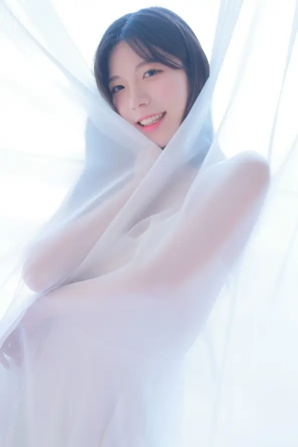 4k优雅壁纸 - 女性 - 微笑 - 朦胧「哲风壁纸」