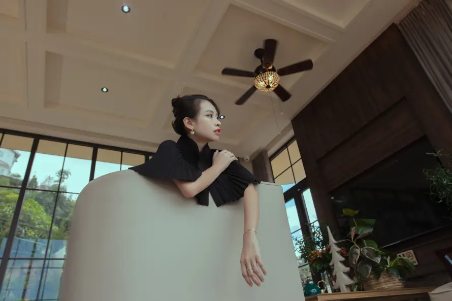 4k优雅壁纸 - 吊扇 - 复古 - 女性「哲风壁纸」