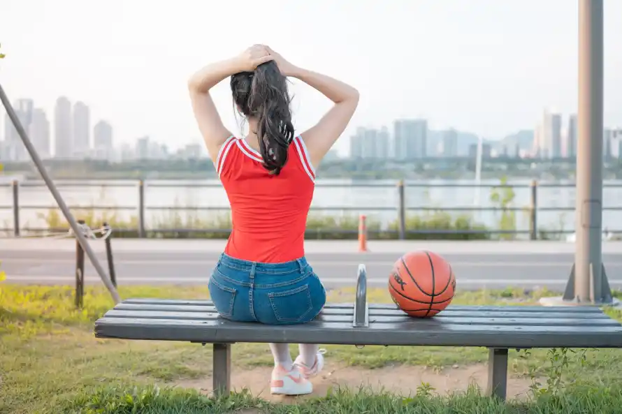 2k休闲壁纸-运动风与户外-牛仔短裤免费下载「哲风壁纸」