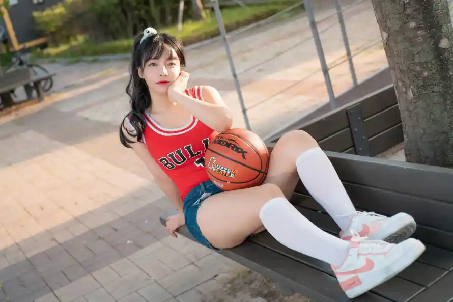 4k休闲壁纸 - 户外 - 白袜 - 篮球「哲风壁纸」