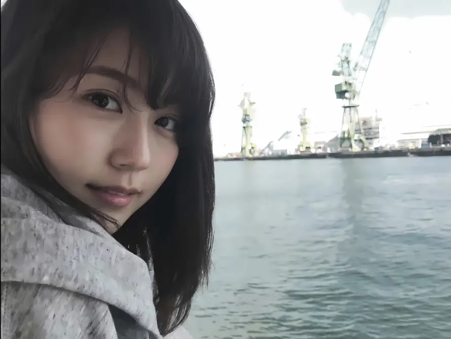 4k日系壁纸-女演员与水面-有村架纯壁纸分享「哲风壁纸」