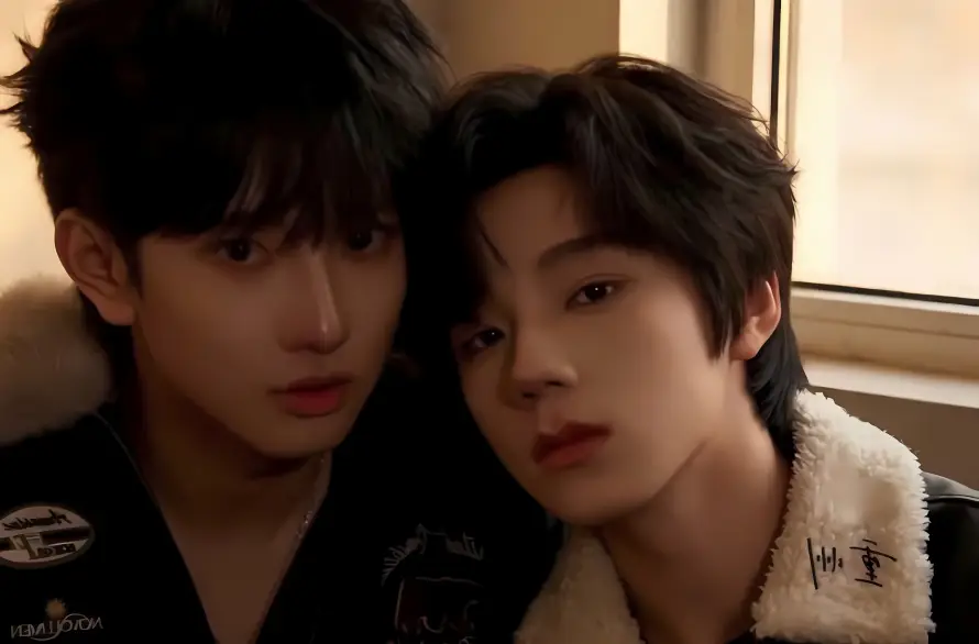 4k同框壁纸 - 室内 - 少年 - 帅哥「哲风壁纸」