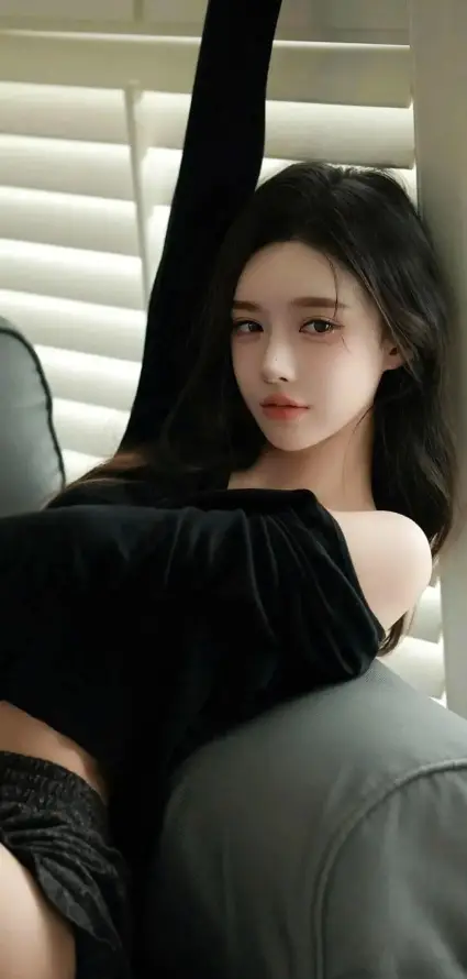 4k室内壁纸 - 沙发 - 美女 - 黑发「哲风壁纸」
