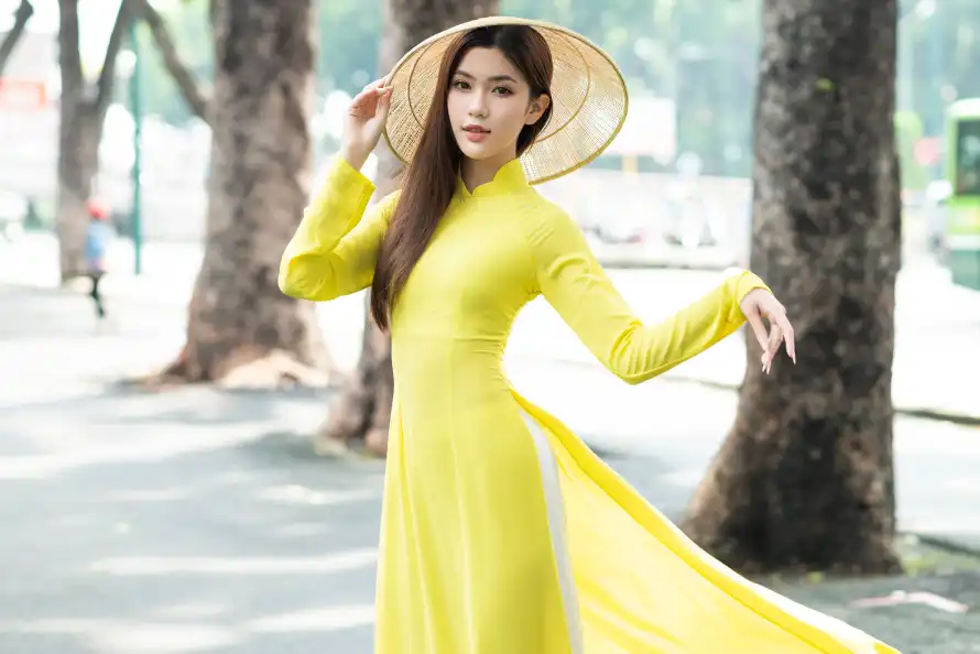 5k古风壁纸-黄色长裙和街道-壁纸分享「哲风壁纸」