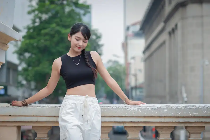 4k城市壁纸 - 建筑 - 栏杆 - 绿植「哲风壁纸」