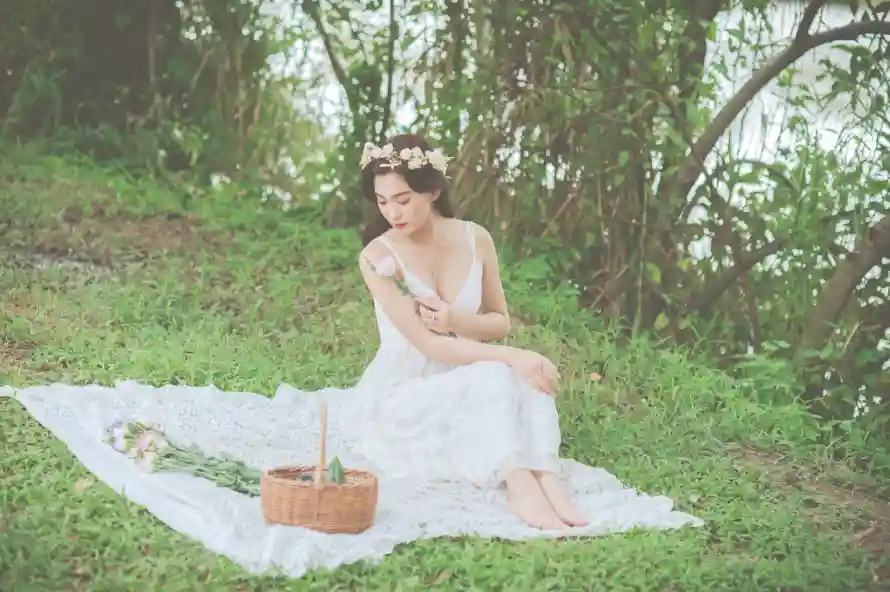 4k户外壁纸 - 树林 - 森系 - 美女「哲风壁纸」