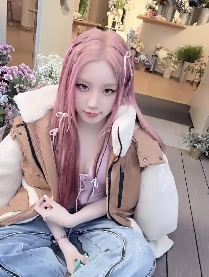 4k时尚壁纸 - 甜酷 - 粉发 - 编发「哲风壁纸」