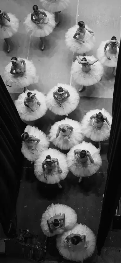 4k优雅壁纸 - 俯视 - 群舞 - 舞台「哲风壁纸」