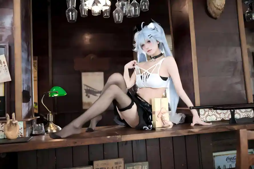 4k优菈壁纸 - 原神 - 台灯 - 吊带「哲风壁纸」