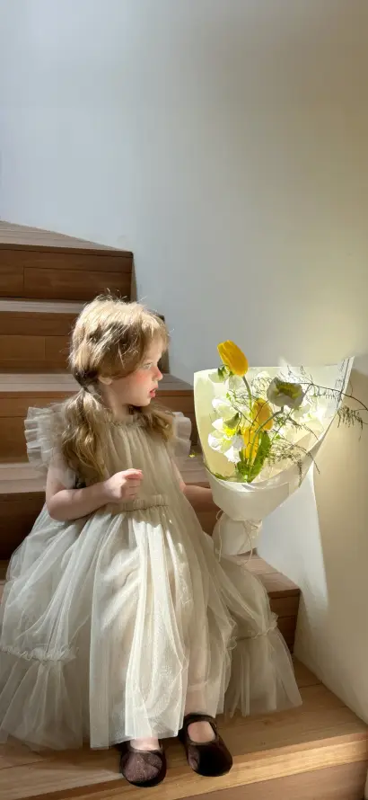 4k室内壁纸 - 暖光 - 楼梯 - 纱裙「哲风壁纸」