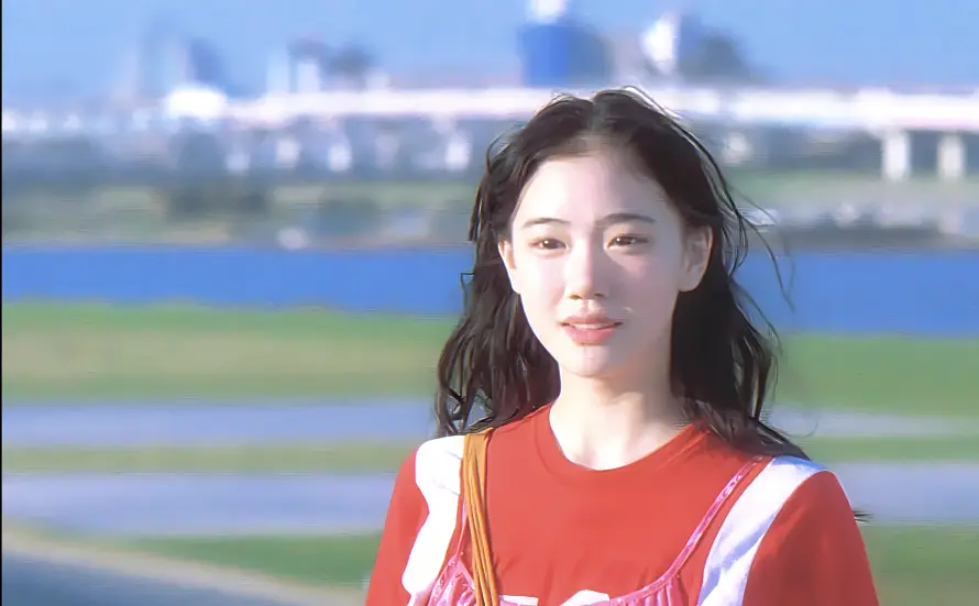 4k卷发壁纸-苍井优与户外-日本女演员免费下载「哲风壁纸」