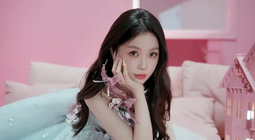 4k托腮壁纸 - 抱枕 - 明星 - 温柔「哲风壁纸」