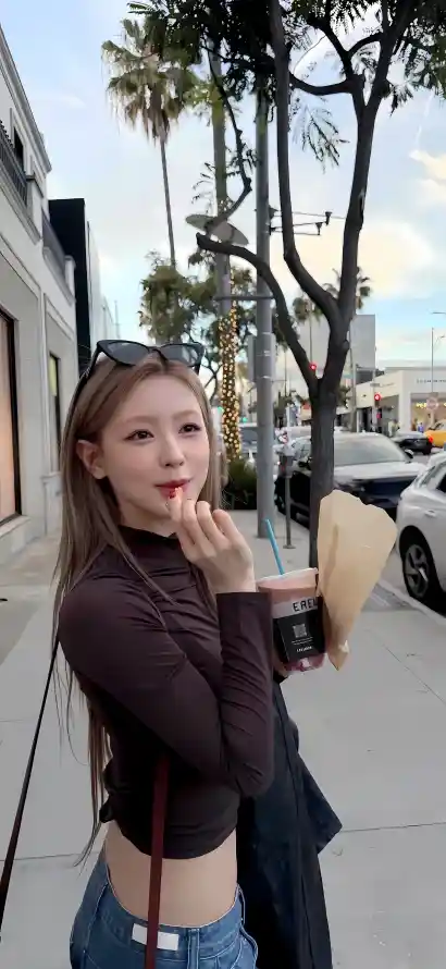 4k墨镜壁纸 - 奶茶 - 户外 - 美女「哲风壁纸」