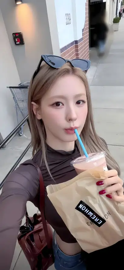 4k墨镜壁纸 - 奶茶 - 爱豆 - 美女「哲风壁纸」