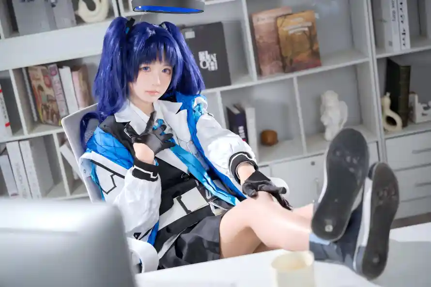 4k书架壁纸 - 制服 - 室内 - 御姐「哲风壁纸」