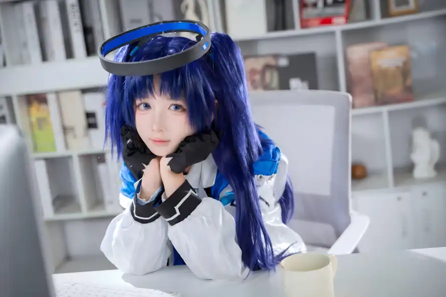 4k书架壁纸 - 光环 - 制服 - 室内「哲风壁纸」