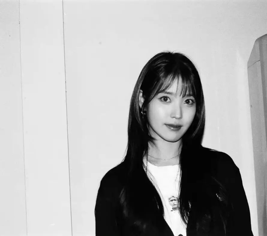 4kIU壁纸 - 室内 - 皮衣 - 耳环「哲风壁纸」