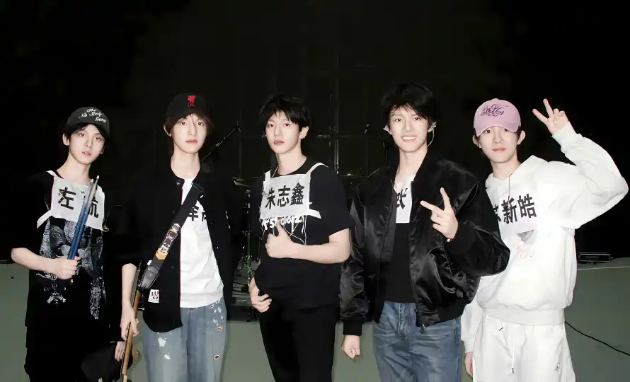 4k卫衣壁纸 - 合影 - 左航 - 帽子「哲风壁纸」