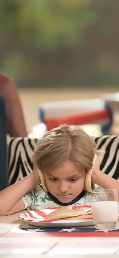 4k牛奶壁纸 - 美剧 - 家庭剧 - 户外聚餐「哲风壁纸」