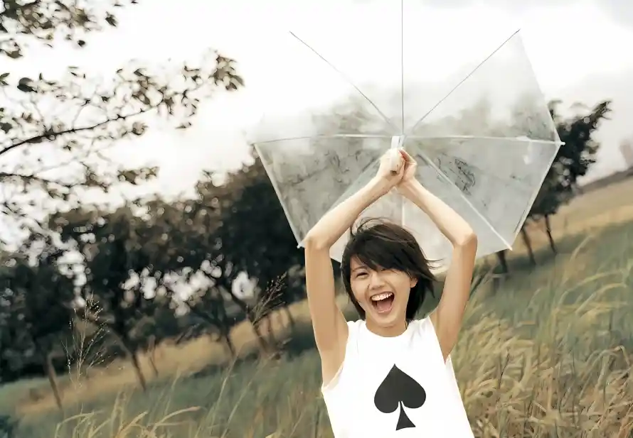 4k户外壁纸 - 树林 - 歌手 - 清新「哲风壁纸」