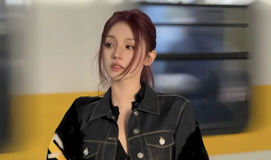 4k地铁壁纸 - 女星 - 红发 - 街拍「哲风壁纸」 4k地铁壁纸 - 女星 - 红发 - 街拍「哲风壁纸」