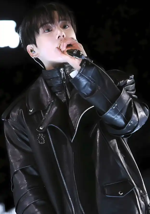 4k歌手壁纸 - 演出 - 男星 - 皮衣「哲风壁纸」