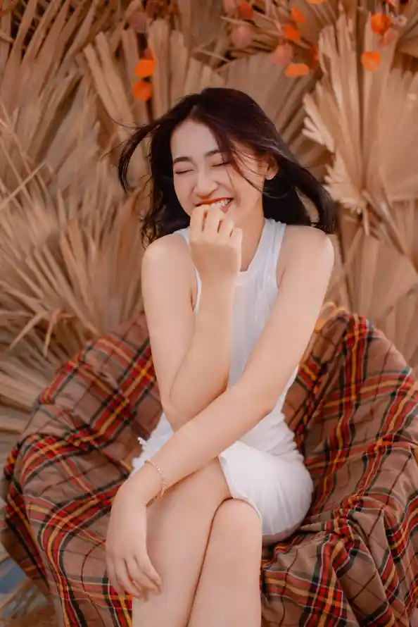 4k休闲壁纸 - 少女 - 干花 - 微笑「哲风壁纸」