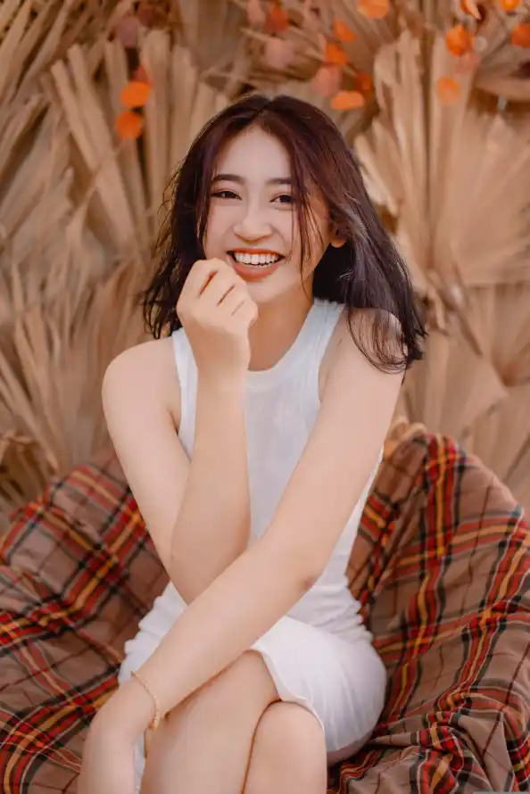 4k人像壁纸 - 少女 - 微笑 - 白色「哲风壁纸」