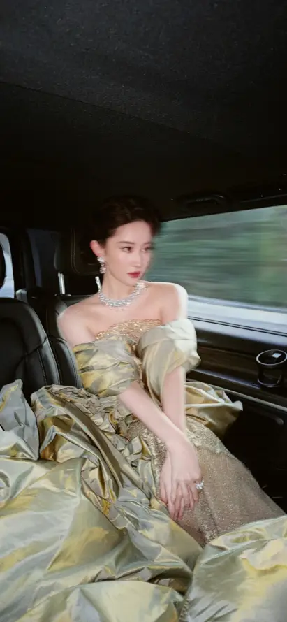 4k仙气壁纸 - 盘发 - 美女 - 车内「哲风壁纸」