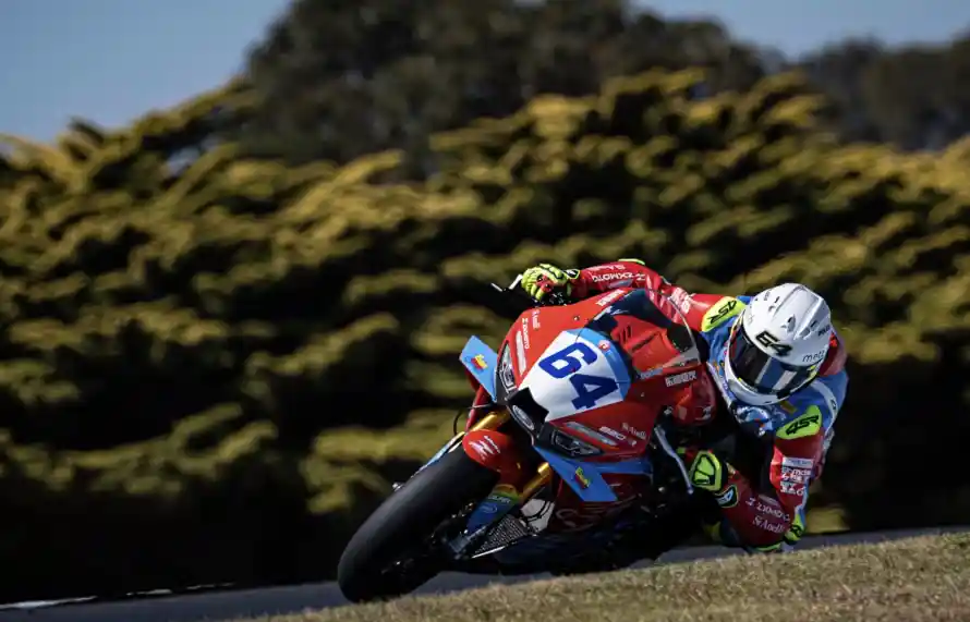 4k压弯壁纸 - 张雪 - 户外 - 竞速「哲风壁纸」 4k压弯壁纸 - 张雪 - 户外 - 竞速「哲风壁纸」