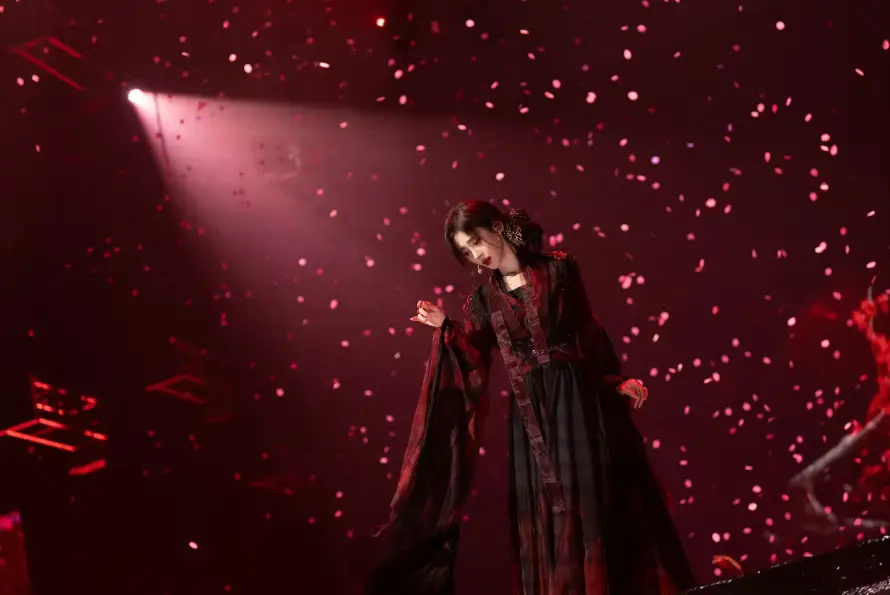 4k古风壁纸 - 歌手 - 演出 - 红色「哲风壁纸」 4k古风壁纸 - 歌手 - 演出 - 红色「哲风壁纸」