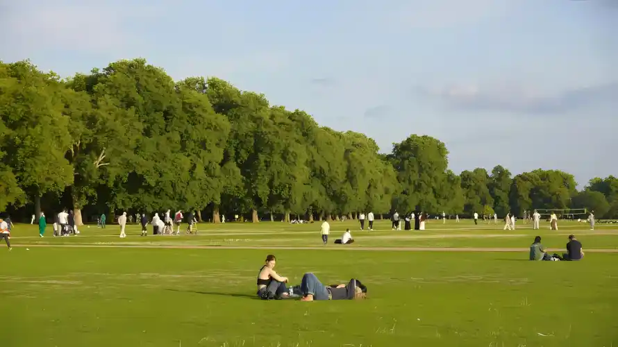 2k人群壁纸-蓝天与草原-壁纸推荐「哲风壁纸」