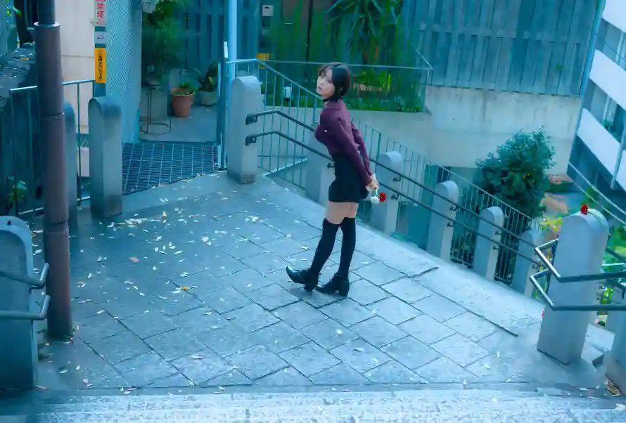 4k户外壁纸 - 气质 - 短发 - 美女「哲风壁纸」