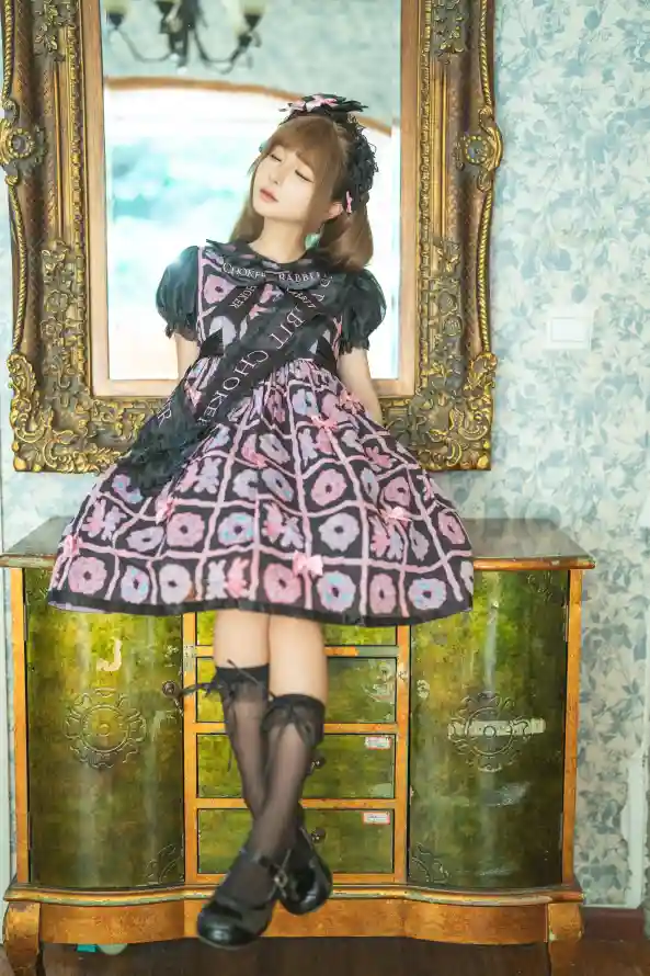 4k发饰壁纸 - 室内 - 少女 - 皮鞋「哲风壁纸」